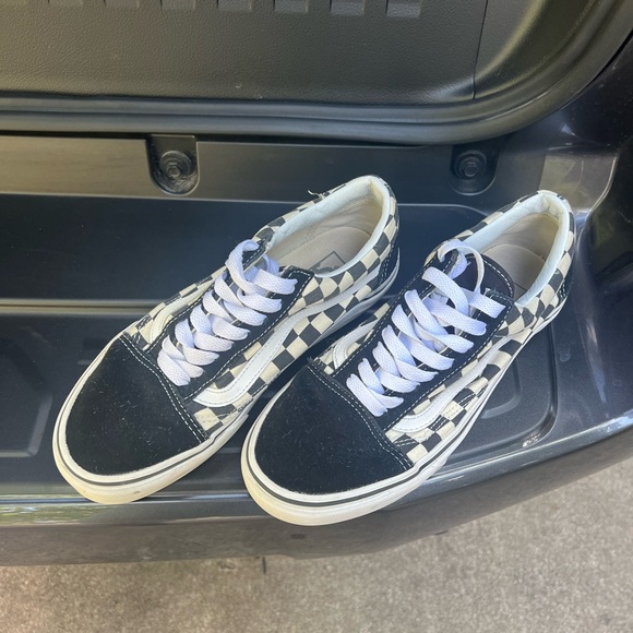 Size 8 women’s vans!!! - Picture 1 of 3